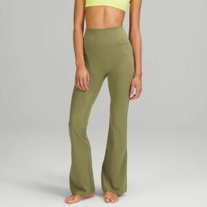 LULULEMON Groove Super-High-Rise Flared Pant Nulu
Bronze Green size 4